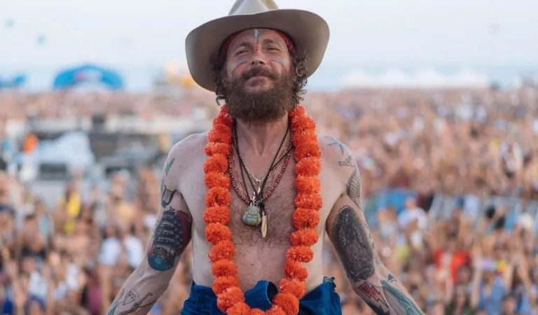 “ALLA SALUTE” (di chi?) IL NUOVO VIDEOCLIP DI LORENZO JOVANOTTI IL BENEFATTORE PER LA CALABRIA